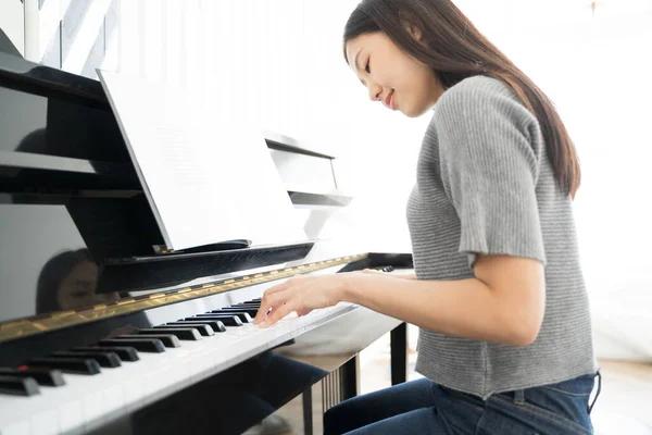 Fostering Confidence in Piano Students Through Patience